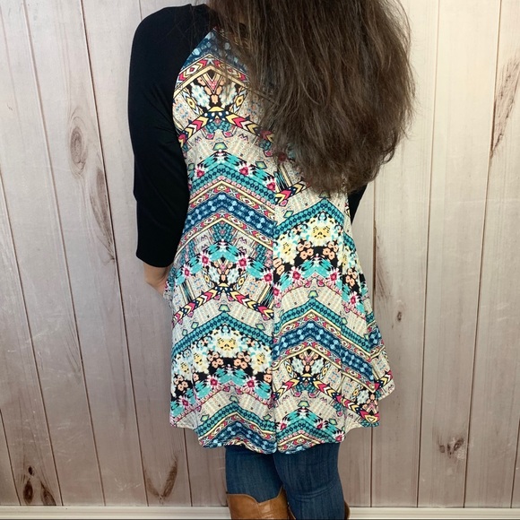 Tribal print raglan top - Picture 7 of 8